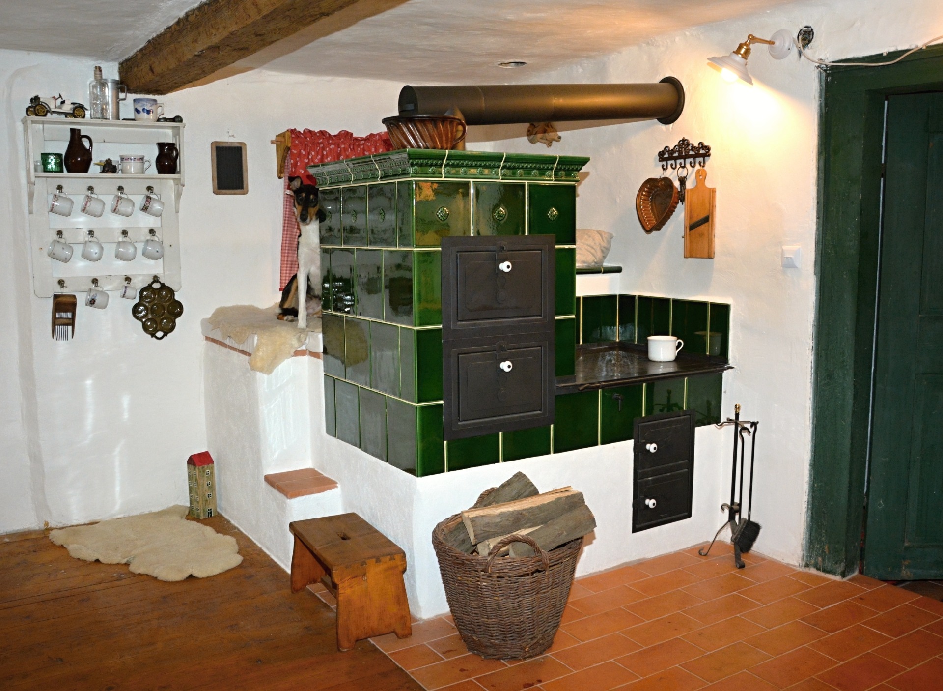 Historický patrový roubený dům, Bělá pod Bezdězem, r.2020